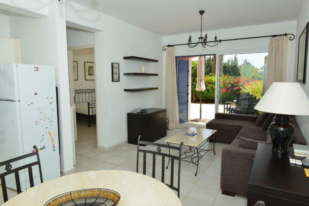 Limnaria Villas Sunny Garden Apartment Пафос Экстерьер фото