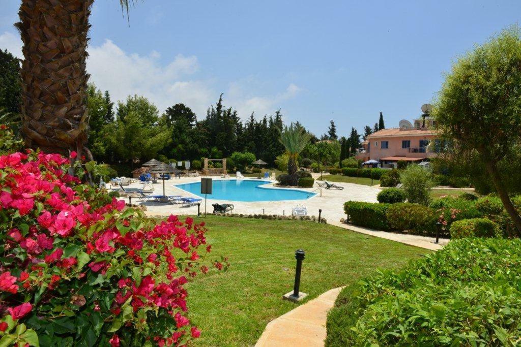 Limnaria Villas Sunny Garden Apartment Пафос Экстерьер фото